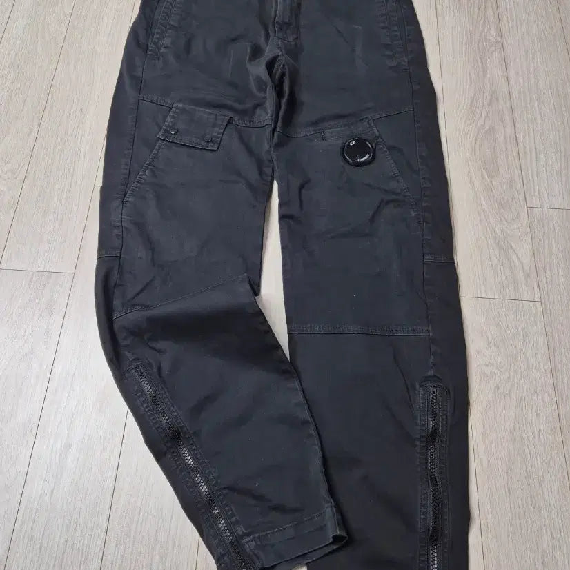 [BUNJANG] CP Company Black Cargo Pants (Size 44) / CP컴퍼니 블랙 카고 팬츠. 44(28-30)