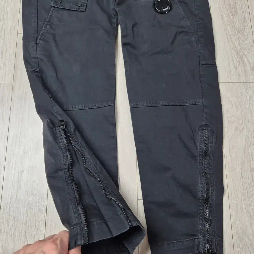 [BUNJANG] CP Company Black Cargo Pants (Size 44) / CP컴퍼니 블랙 카고 팬츠. 44(28-30)