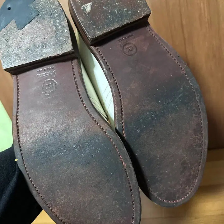 [SOLD OUT] 8.5 알든 1491 화이트 스웨이드 처카부츠