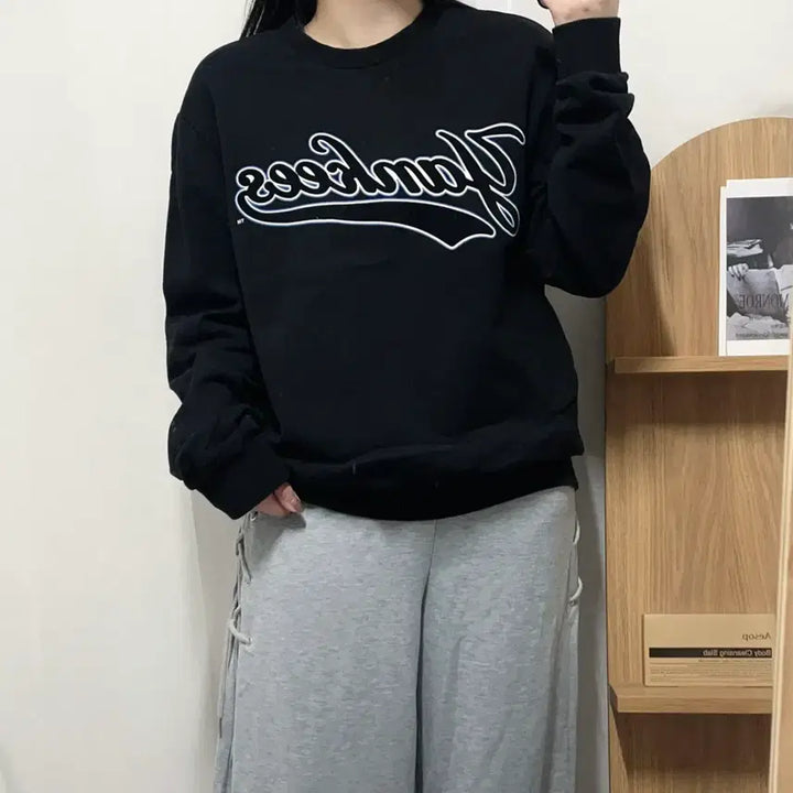 [BUNJANG] MLB Yankees Black Fleece Sweatshirt (Size 100) / [정품] MLB 양키스 블랙 기모 맨투맨 [ 100 ]