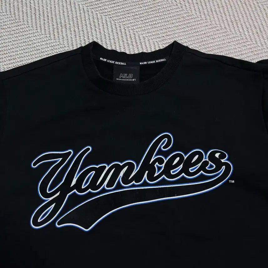 [BUNJANG] MLB Yankees Black Fleece Sweatshirt (Size 100) / [정품] MLB 양키스 블랙 기모 맨투맨 [ 100 ]