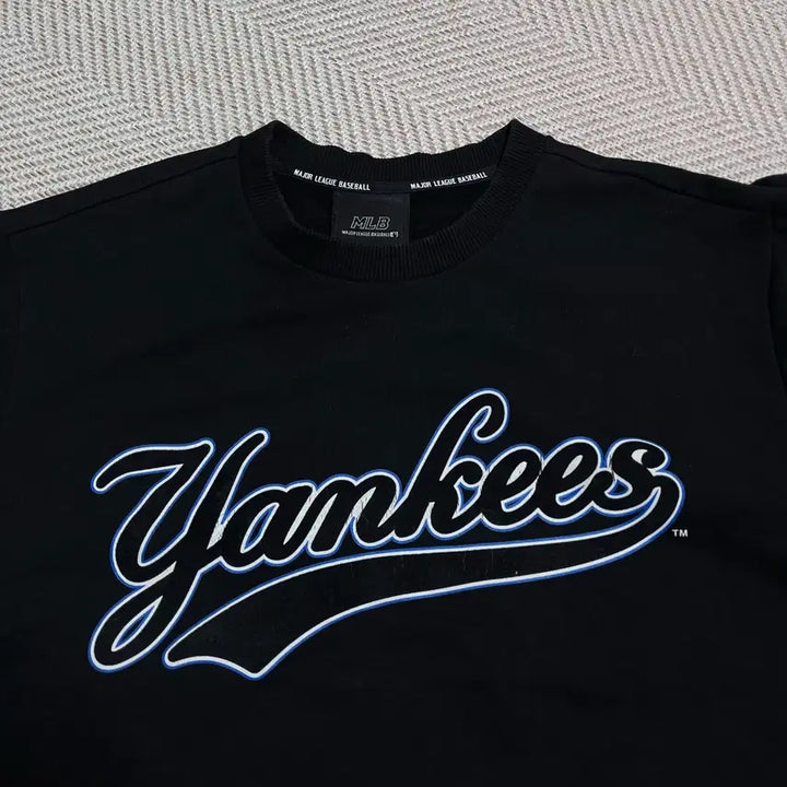 [BUNJANG] MLB Yankees Black Fleece Sweatshirt (Size 100) / [정품] MLB 양키스 블랙 기모 맨투맨 [ 100 ]