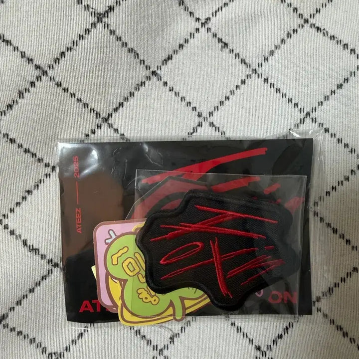 [BUNJANG] ATEEZ Mingi fixOn Wappen &amp; Sticker Set / Mingi fixOn wappen&amp;sticker set