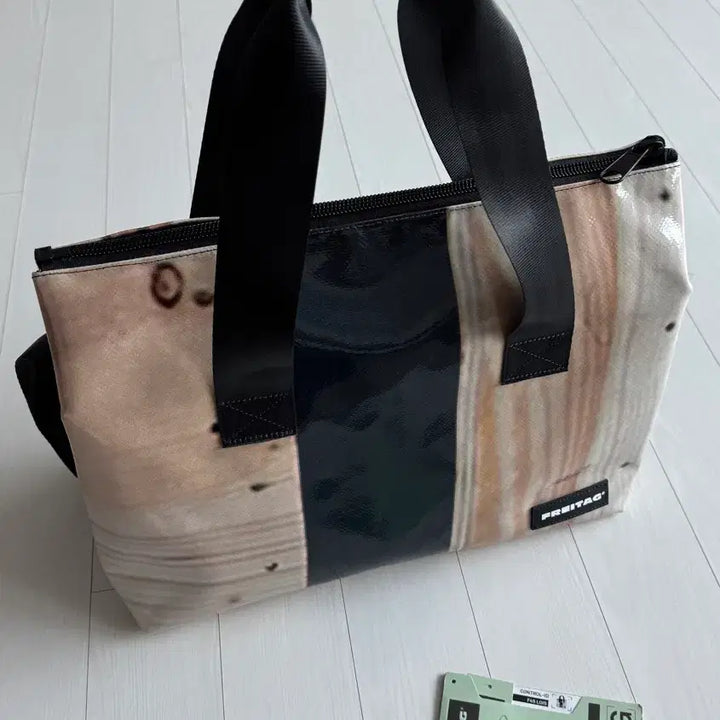 [BUNJANG] Freitag Lois Tote Bag / 프라이탁 로이스 Lois 전사 스포츠백 크로스백 토트백