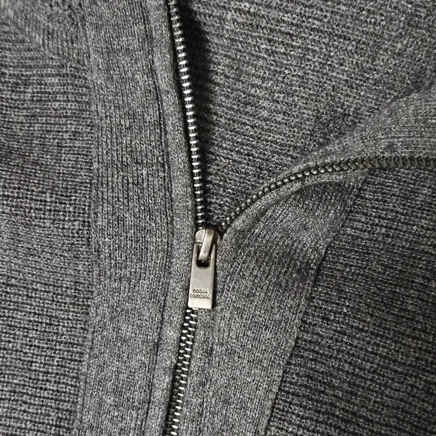 [BUNJANG] Codes Combine Charcoal Cape Knit Outer / 코데즈컴바인 케이프 망토형 차콜 니트 아우터