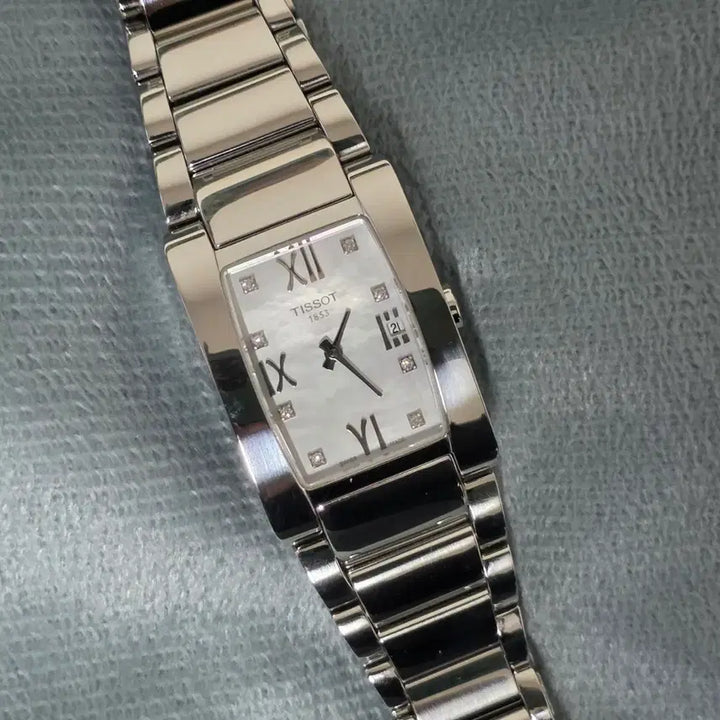 [BUNJANG] Tissot T-Lady Quartz Watch / 티쏘 T 레이디 자개판 쿼츠 시계