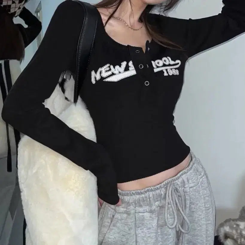 [BUNJANG] Black Ribbed Crop Top / 1회착용)크롭.크롭티.골지.세미크롭.티셔츠.시크.발랄.섹시.긴팔티