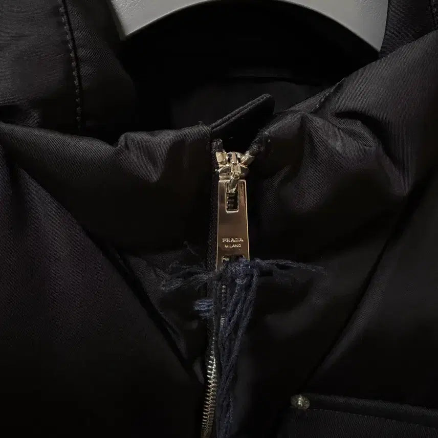 [BUNJANG] Prada Re-Nylon Cropped Down Jacket (Black, S) / (새상품)프라다 리나일론 크롭 다운 재킷 블랙 S