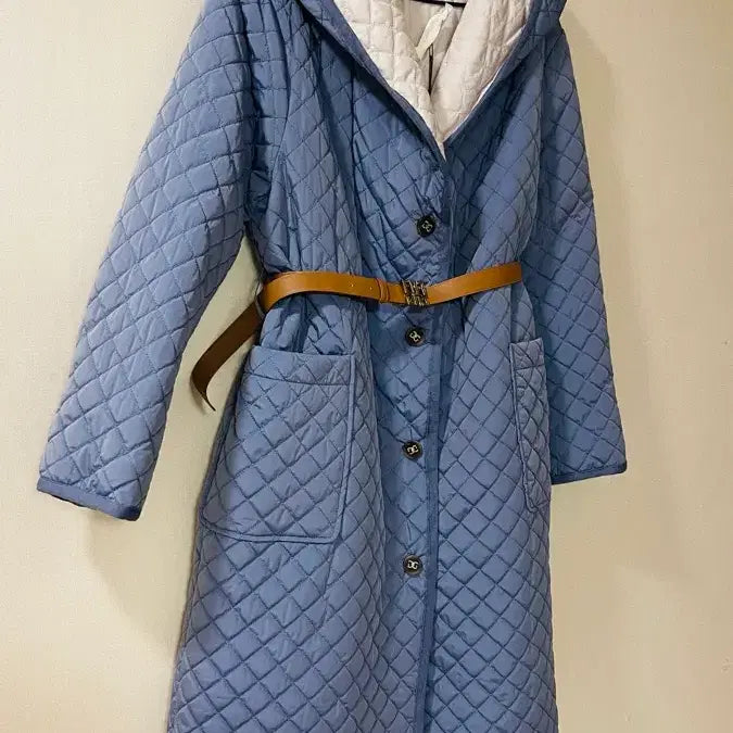 [SOLD OUT] 새상품) 데코 숄칼라 후드 퀼팅 롱 패딩 코트 벨트 포함M 정가 38만