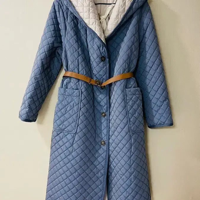 [SOLD OUT] 새상품) 데코 숄칼라 후드 퀼팅 롱 패딩 코트 벨트 포함M 정가 38만