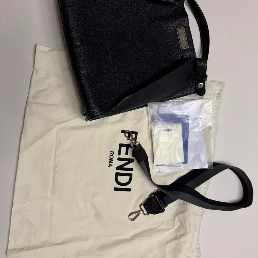 [BUNJANG] Fendi Peekaboo X-Lite Black Handbag / 펜디 피카부 엑스라이트 블랙 남성용