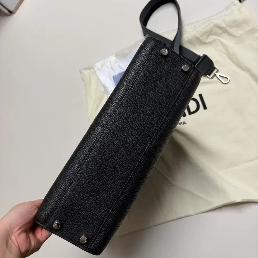 [BUNJANG] Fendi Peekaboo X-Lite Black Handbag / 펜디 피카부 엑스라이트 블랙 남성용