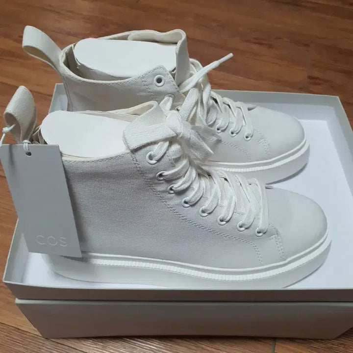 [BUNJANG] COS White Hightop Sneakers 250 / 새거) COS 코스 화이트 하이탑 스니커즈 250