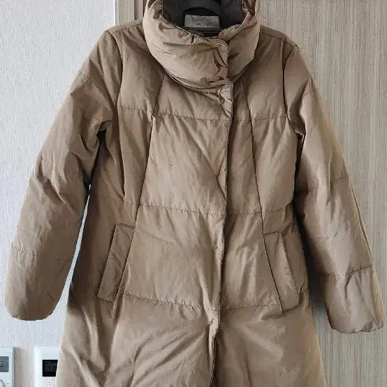 [BUNJANG] THE Izzat Women's Padded Jacket Beige 55 Size / THE Izzat 여성 패딩 베이지 55사이즈