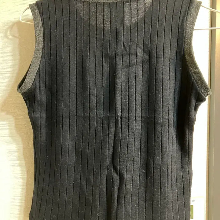 [BUNJANG] Black Sleeveless Knit Top / 블랙 정장 민소매니트