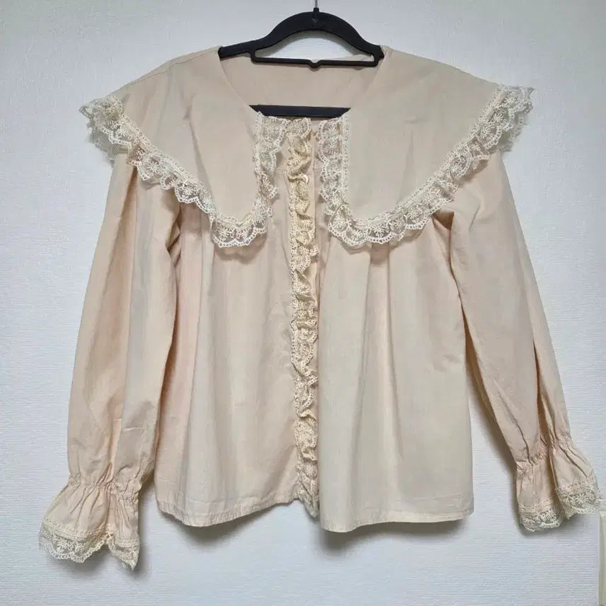 [BUNJANG] Pastel Peach Lace Frill Big Collar Blouse / 레이스 프릴 빅카라 블라우스 파스텔피치