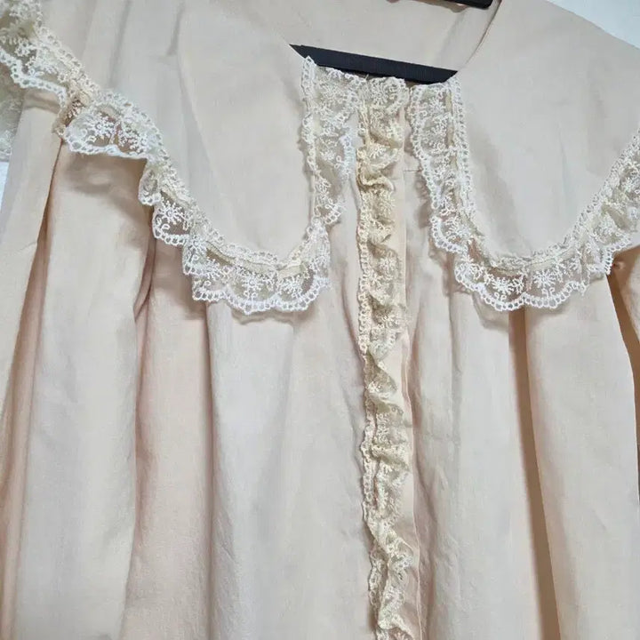 [BUNJANG] Pastel Peach Lace Frill Big Collar Blouse / 레이스 프릴 빅카라 블라우스 파스텔피치