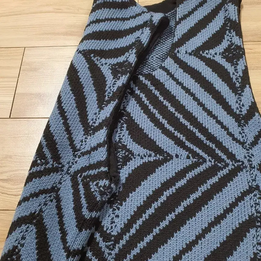 [BUNJANG] Patterned Knit Vest / 패턴 니트 조끼 블루 블랙