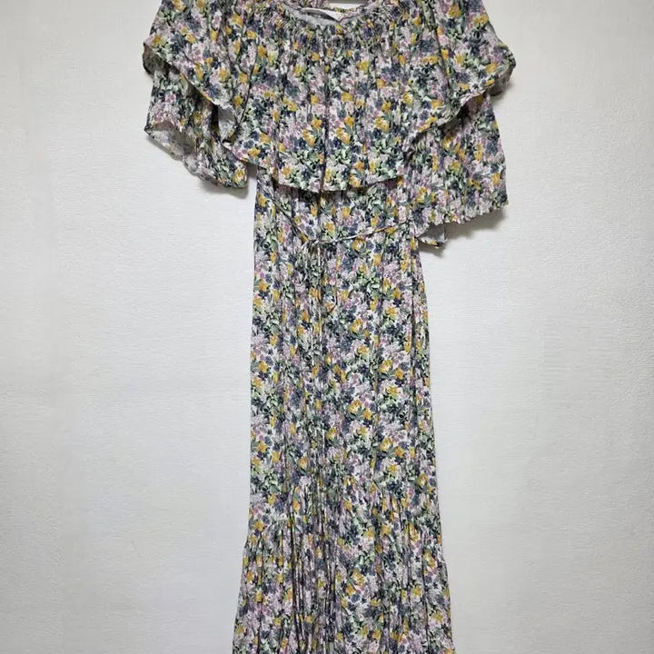 [BUNJANG] MANGO Floral Ruffle Off-Shoulder Dress / (새상품) 망고 MANGO 플로럴 러플 오프숄더 원피스