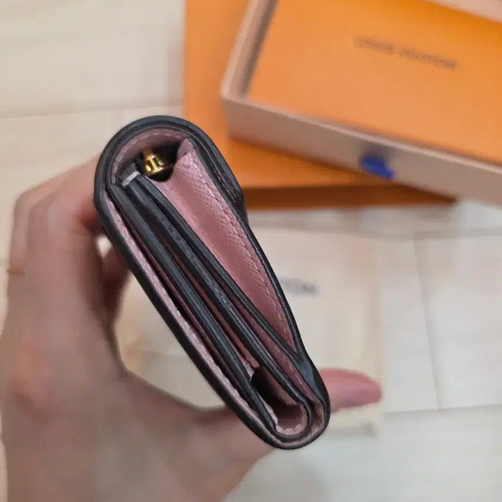 [BUNJANG] Louis Vuitton Zoe Wallet Monogram / 루이비통 조에월릿모노그램반지갑(M62933) 판매합니다
