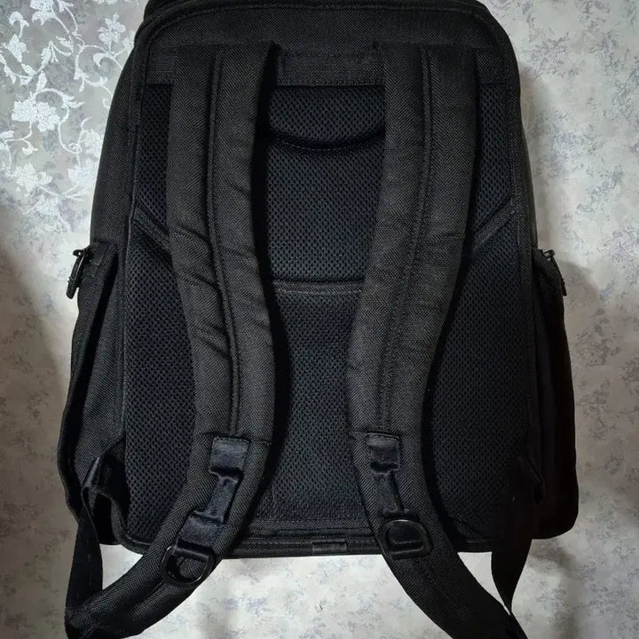 [BUNJANG] Tumi Alpha Black Backpack / <정품> 투미 알파 블랙 방탄 컴팩드 백팩 이너백 내장 캐리어장착 기능