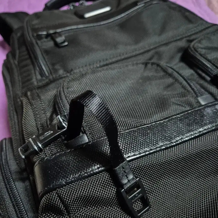 [BUNJANG] Tumi Alpha Black Backpack / <정품> 투미 알파 블랙 방탄 컴팩드 백팩 이너백 내장 캐리어장착 기능