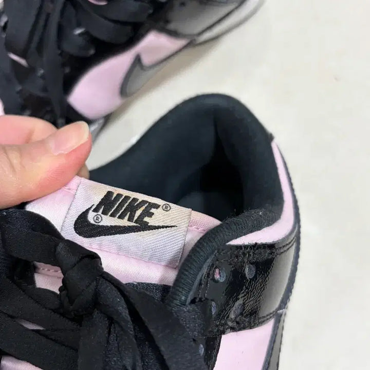 [BUNJANG] Nike Dunk Low Essential Pink Foam Black 235 / (W) 나이키 덩크 로우 에센셜 핑크 폼 블랙 235