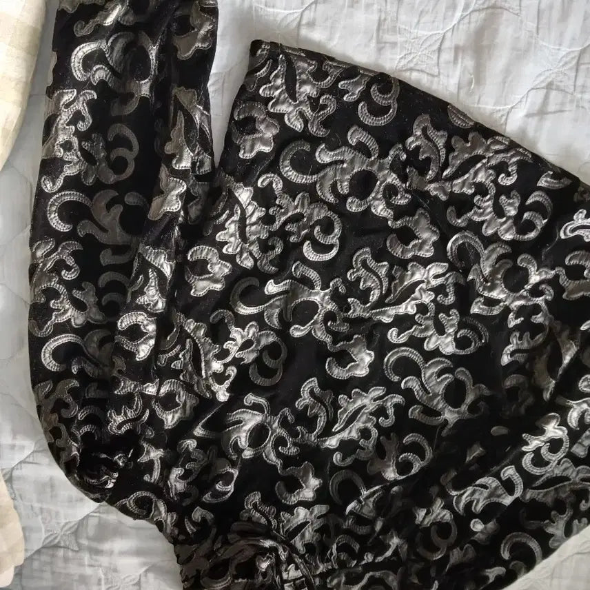 [BUNJANG] ZARA Black Floral Velvet Blouse Top / 자라 블랙 플라워 벨벳 블라우스 탑