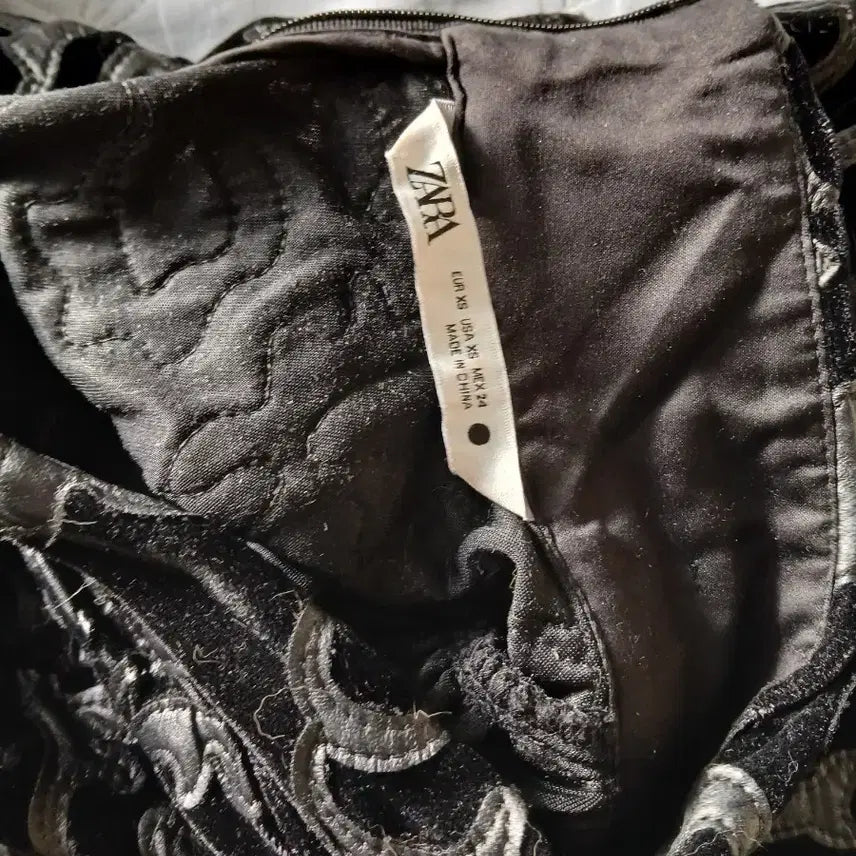 [BUNJANG] ZARA Black Floral Velvet Blouse Top / 자라 블랙 플라워 벨벳 블라우스 탑