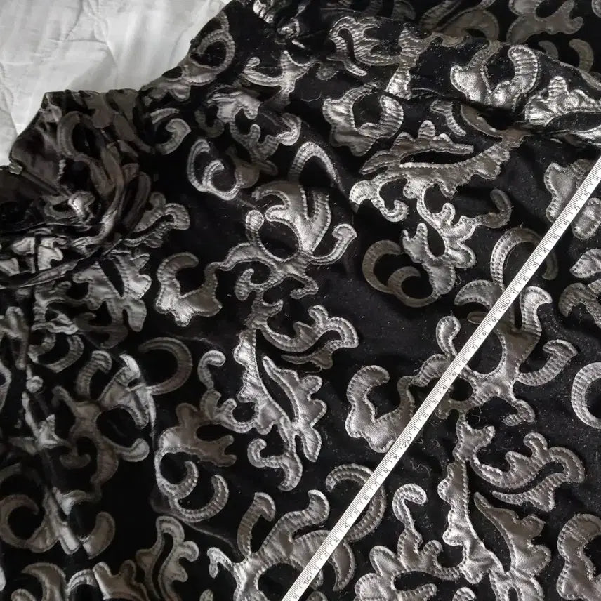 [BUNJANG] ZARA Black Floral Velvet Blouse Top / 자라 블랙 플라워 벨벳 블라우스 탑