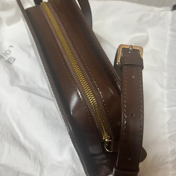 [BUNJANG] Luare Miro Shoulder Bag Brown / 루아레 미로 숄더백 브라운