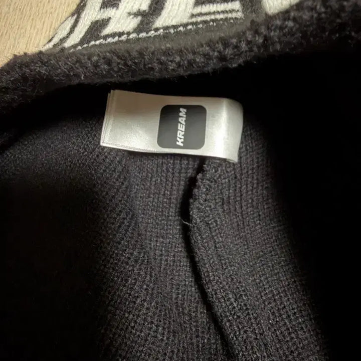 [BUNJANG] Supreme 23FW Earflap Beanie / 슈프림 이어플랩 비니 블랙 - 23FW 블랙