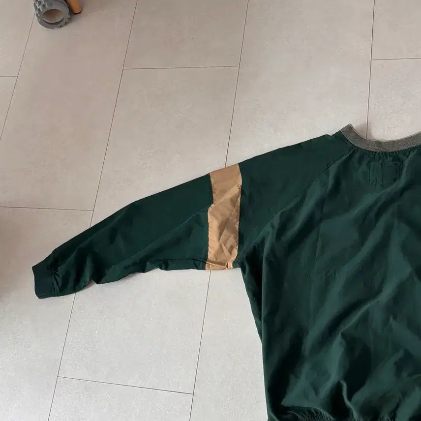 [SOLD OUT] 90s 나이키 빈티지 트레이닝 풀오버 브이넥 / 밀리터리 그린 L