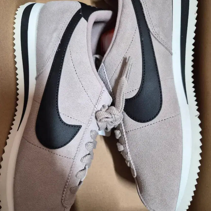 [BUNJANG] Nike Cortez Sneakers (Beige) - US Women's 9 / 새상품) 255 나이키 코르테즈 운동화 (여자 260)