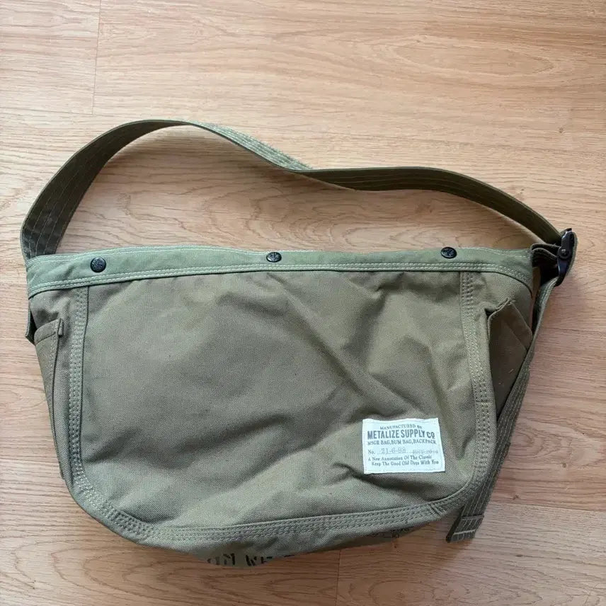 [BUNJANG] Metalize Mail Bag / 메탈라이즈 메일백