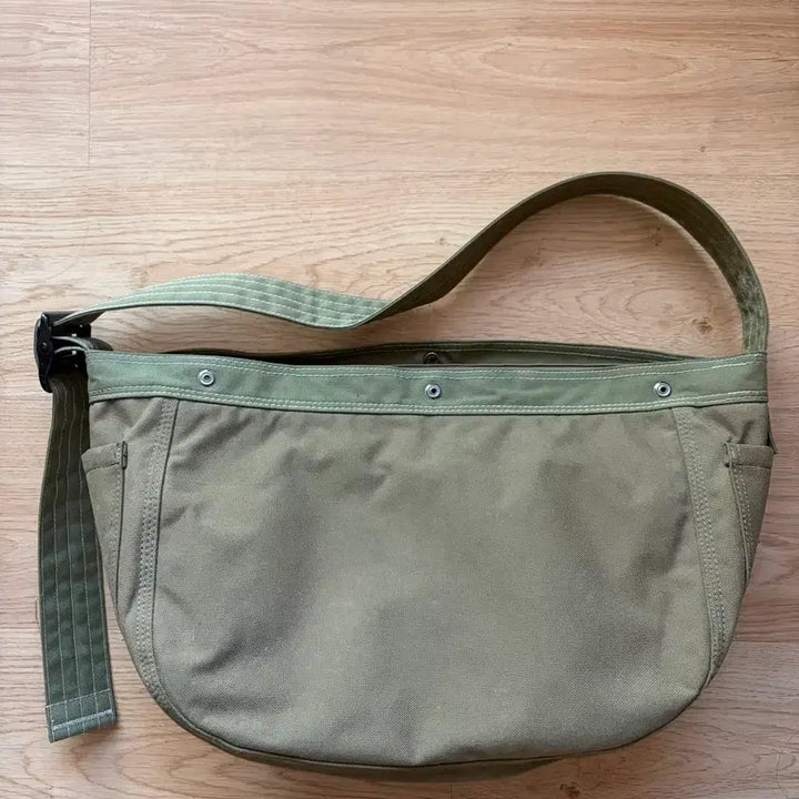 [BUNJANG] Metalize Mail Bag / 메탈라이즈 메일백