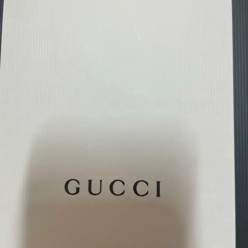 [BUNJANG] Gucci GG Supreme Bi-fold Wallet Bee Embroidery / 구찌 GG 수프림 반지갑 벌 자수