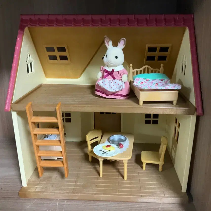 실바니안 패밀리 이층집 토끼 인형 가구 포함