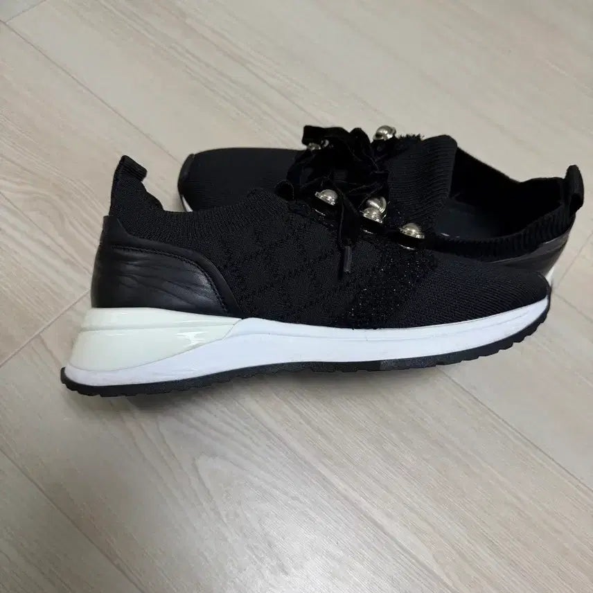 [SOLD OUT] 슈콤마보니 넬라 스니커즈 245mm