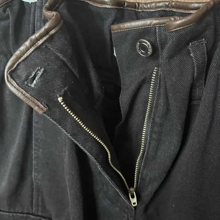 [BUNJANG] SYSTEM HOMME Dark Gray Layered Washed Jeans / SYSTEM HOMME 시스템 옴므 믹스매치레이어 다크그레이 워싱 팬츠