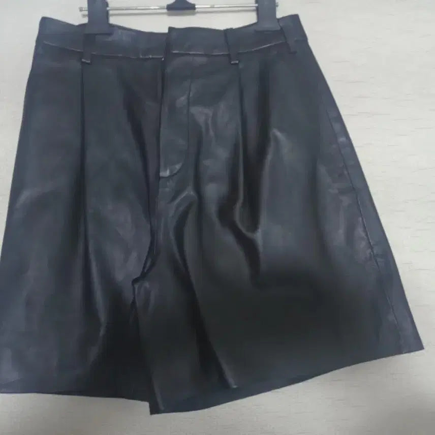 [BUNJANG] Vis a Vis Leather Mini Skirt / 비자비 vis a vis 가죽치마