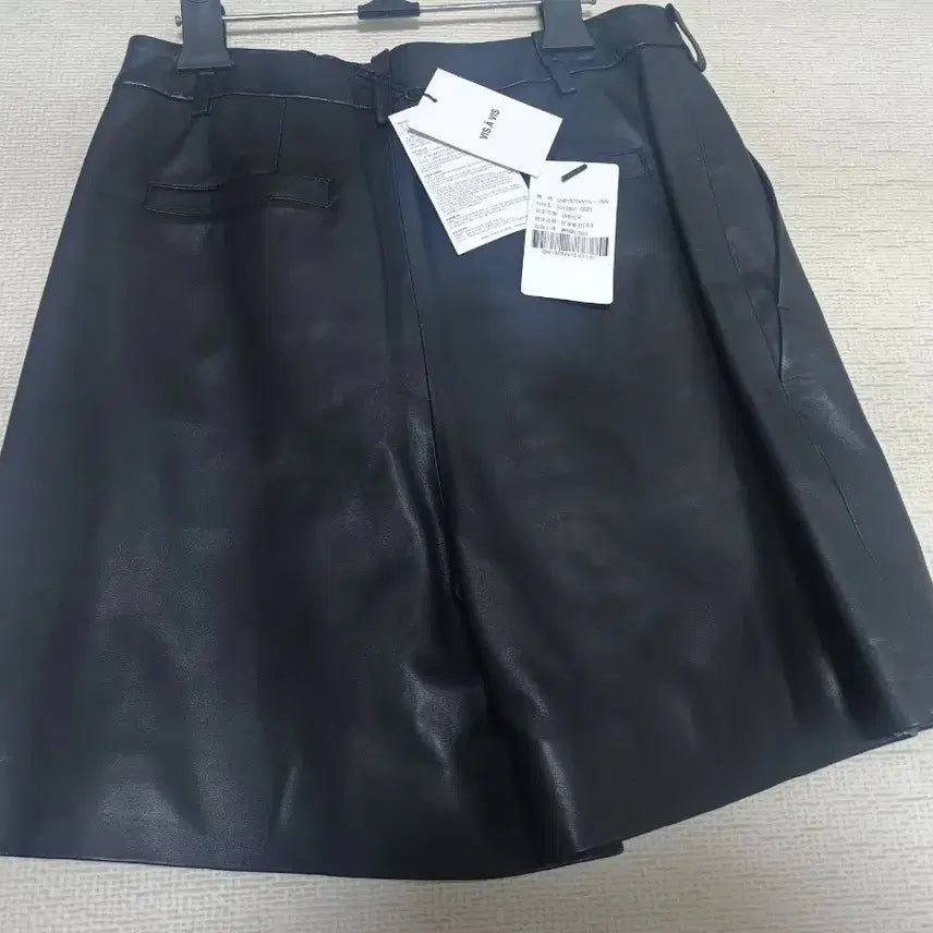 [BUNJANG] Vis a Vis Leather Mini Skirt / 비자비 vis a vis 가죽치마