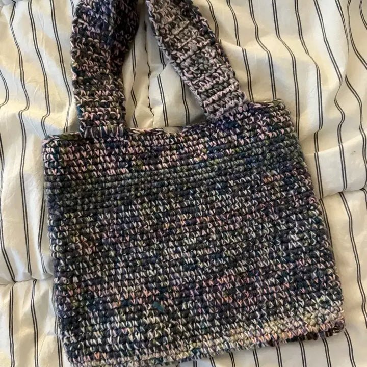 [BUNJANG] Handmade Knitted Tote Bag with Astronaut Keyring / [핸드메이드] 수제 뜨개질 토트백 믹스컬러 + 우주인키링