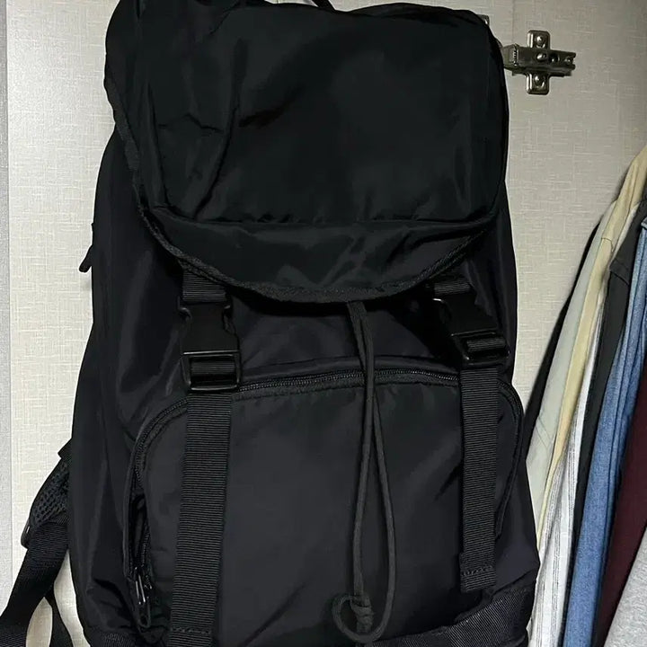 [BUNJANG] OS Uniqlo U Backpack / [os] 유니클로u 백팩 가방 블랙