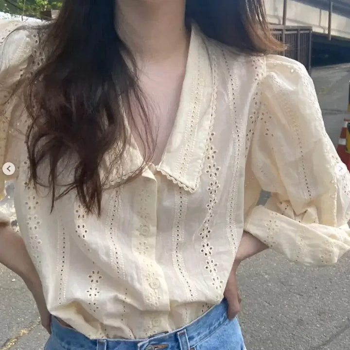 [BUNJANG] Soding Bread V-Neck Blouse / (F)쏘딩키브레드 여성 블라우스 카라 브이넥 펀칭 버터 G19W2114