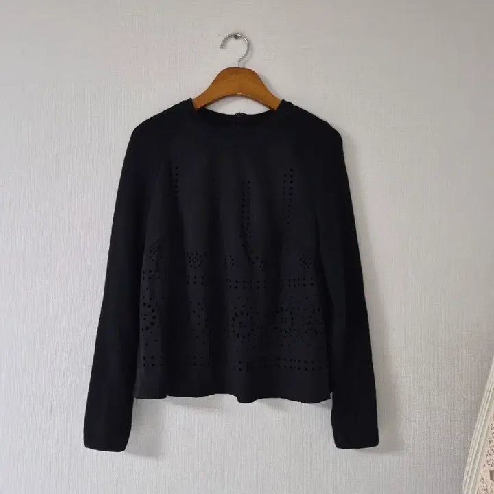 [BUNJANG] O'z Second Black Lace Point Knit Top / [오즈쎄컨드]블랙 레이스 포인트 니트 긴팔