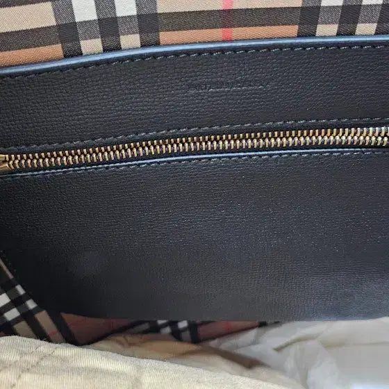 [BUNJANG] Burberry Crest Logo Leather Shoulder Bag / [버버리] 크레스트로고 레더 숄더백_마지막 가격인하 급처!!