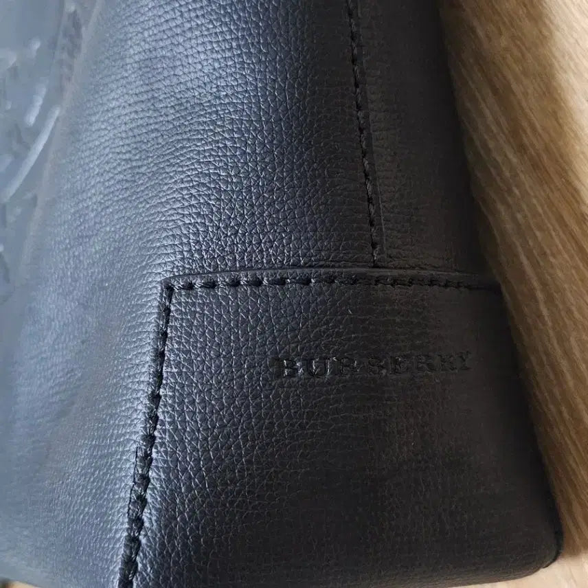 [BUNJANG] Burberry Crest Logo Leather Shoulder Bag / [버버리] 크레스트로고 레더 숄더백_마지막 가격인하 급처!!