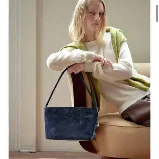 [BUNJANG] Much and ebony Navy Shoulder Bag / 무쿠앤에보니 Much and ebony 네이비 숄더백