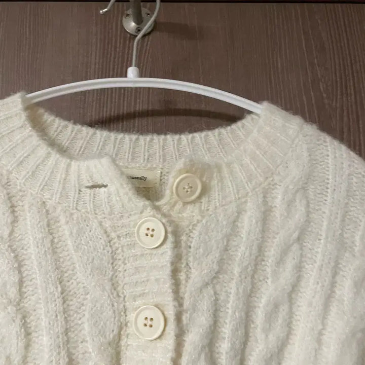 [BUNJANG] Ivory Cable Knit Crop Cardigan / 아이보리 크롭 꽈배기 가디건